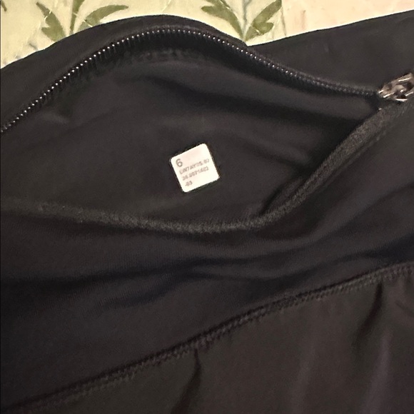 lululemon athletica Women's Black Athletic Shorts - Picture 8 of 8